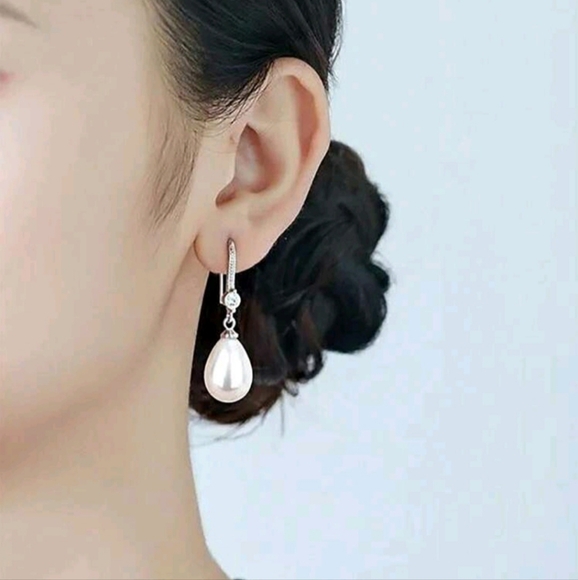 "Pearl" Elegant Faux Pearl Teardrop Earrings New! - Picture 3 of 4